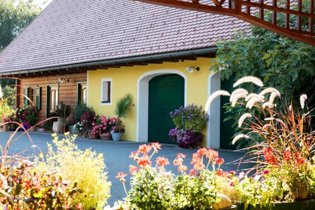 Weingut- Gästezimmer Marko Leutschach Exterior foto